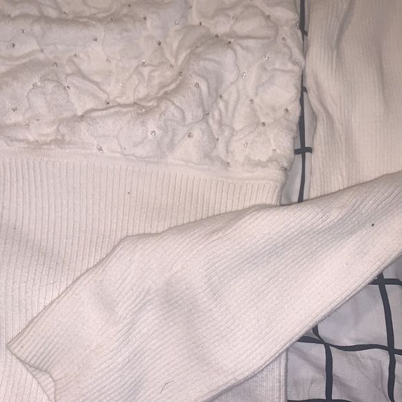 super cute white sweater with larger collar - Picture 8 of 12